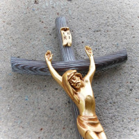 Kríž so zlatým Korpusom