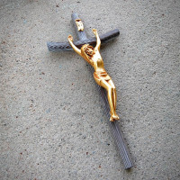 Kríž so zlatým Korpusom