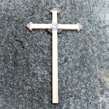 Drevený Kríž s Krištáľom