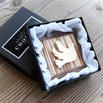 Drevená holubica k Birmovke