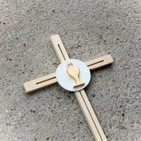 Drevený krížik k Svätému prijímaniu