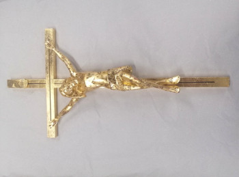 Zlatý kríž s korpusom