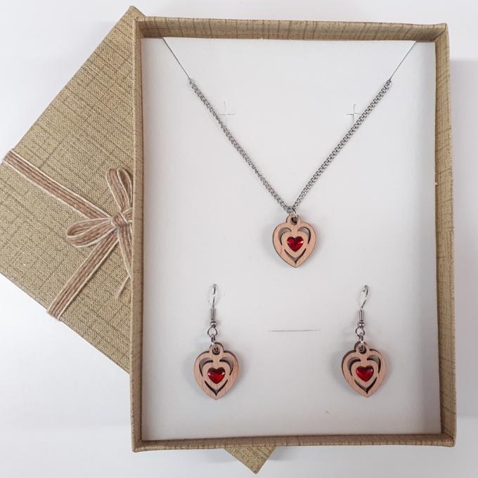 Darčeková sada náušníc a náhrdelníka s červeným srdcom