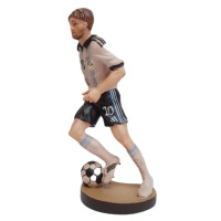 Drevená socha futbalistu