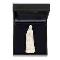 Panna Mária s malými pastiermi v darčekovom balení