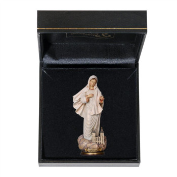 Panna Mária Medžugorská s kostolom v darčekovom balení