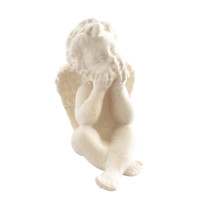 Anjel sediaci vpravo