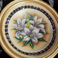 Drevená misa s ľaliou a krištáľom Heliotrope