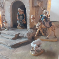 Drevený betlehem orientálny so svetlom a 19 figúrkami