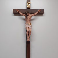 Hrubý kríž s Ježišom