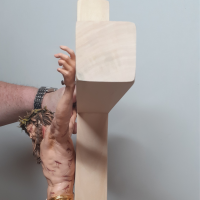 Hrubý kríž s Ježišom