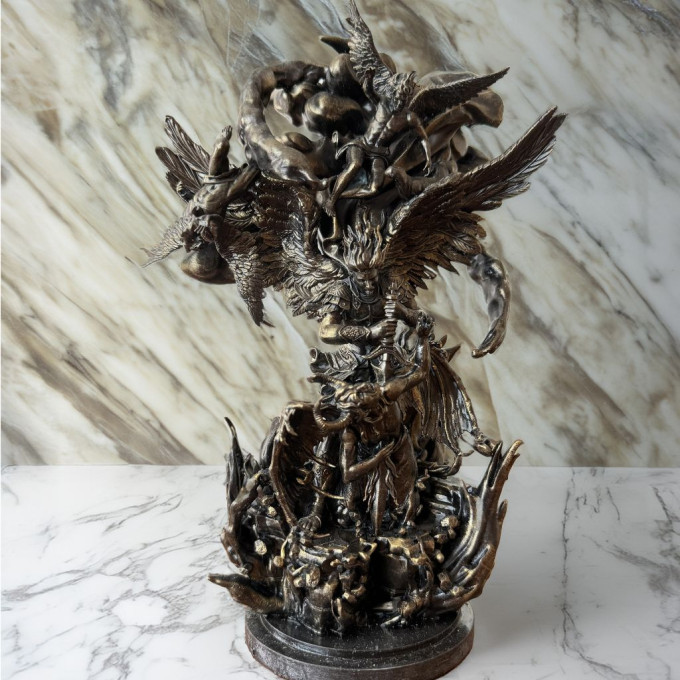 Archanjel Michal "Hellfall Čierna alebo Zlatá" socha