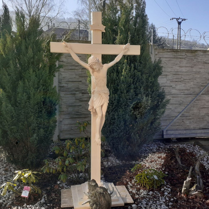 Drevený svetlý kríž s korpusom Siena