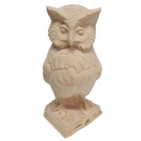 Drevená sova na knihe