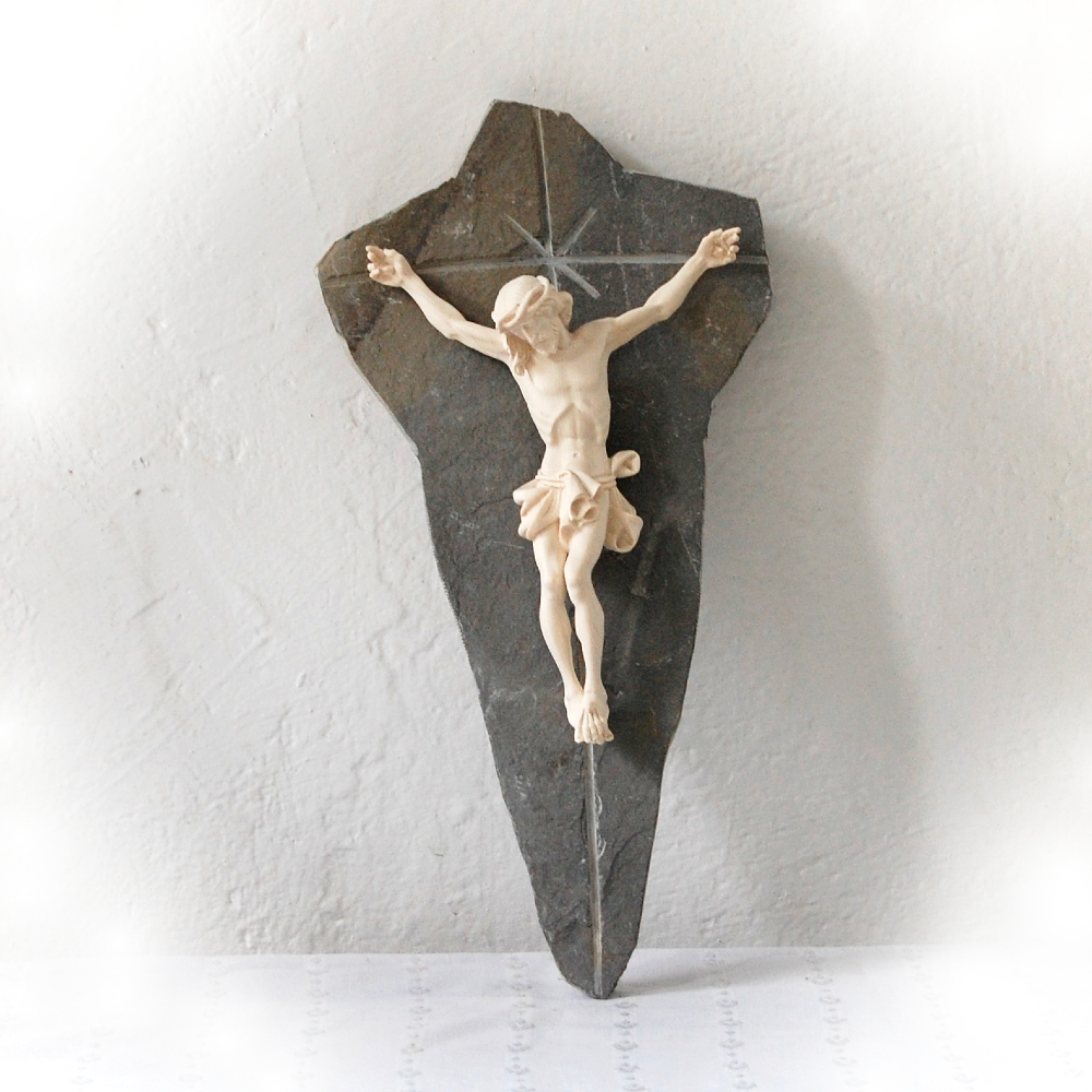 Visit of Pope Francis in Slovakia: Gift from the Choralis Wood Art workshop